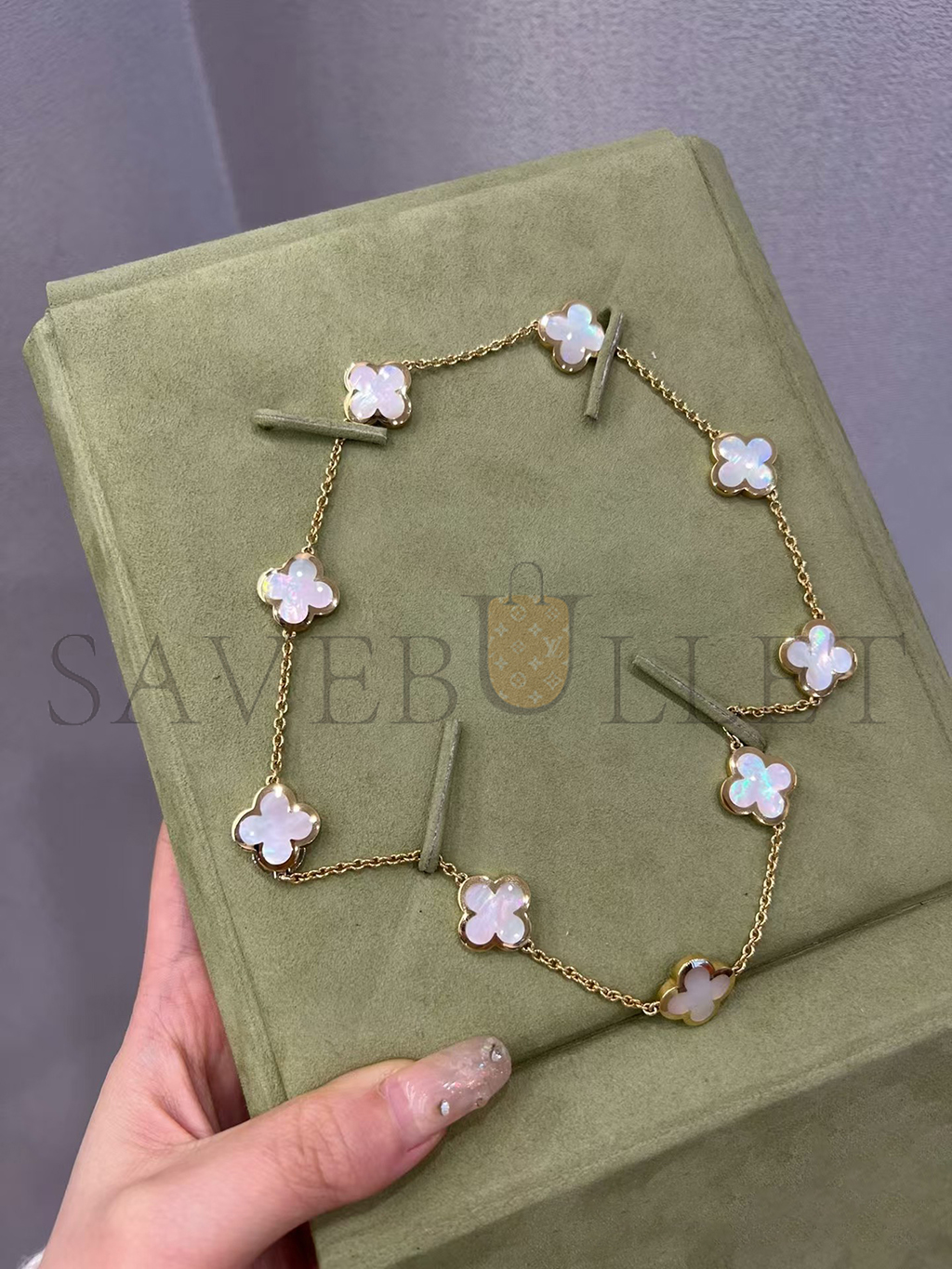 V*N CL*F arpels pure alhambra necklace, 9 motifs - yellow gold, mother-of-pearl  vcara37800