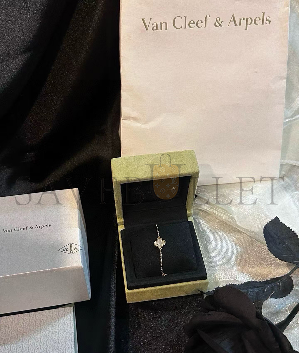 V*N CL*F arpels sweet alhambra bracelet - yellow gold, mother-of-pearl  vcarf68800