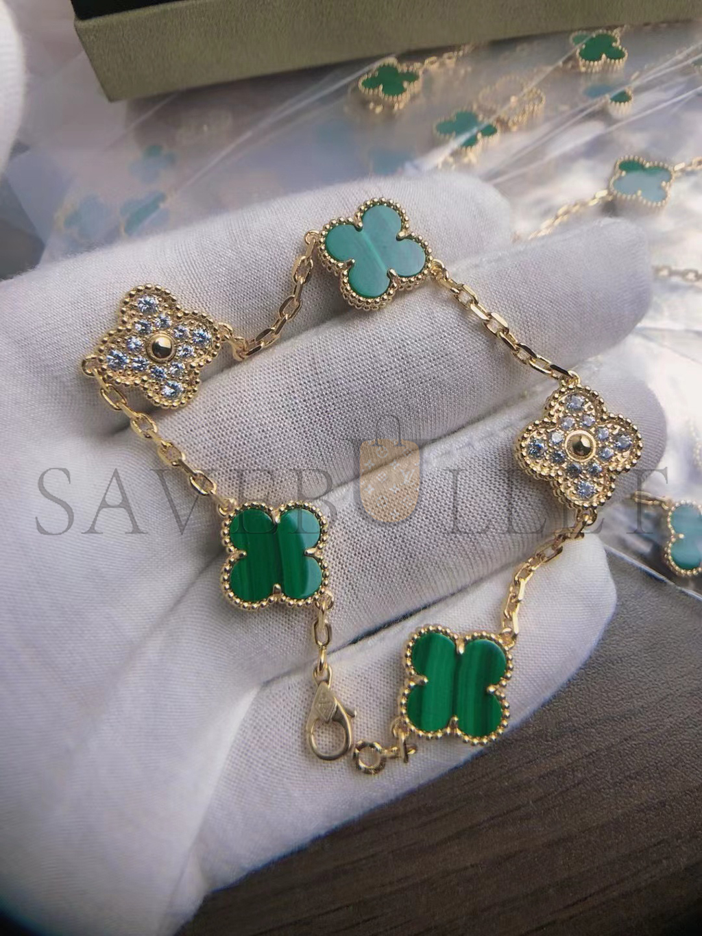 V*N CL*F arpels vintage alhambra bracelet, 5 motifs - yellow gold, diamond, malachite  vcaro7gq00