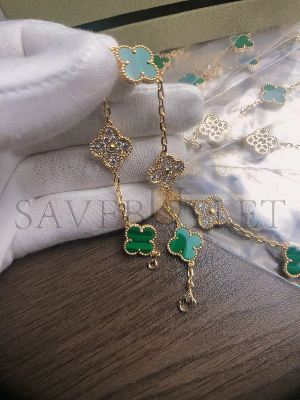 V*N CL*F arpels vintage alhambra bracelet, 5 motifs - yellow gold, diamond, malachite  vcaro7gq00