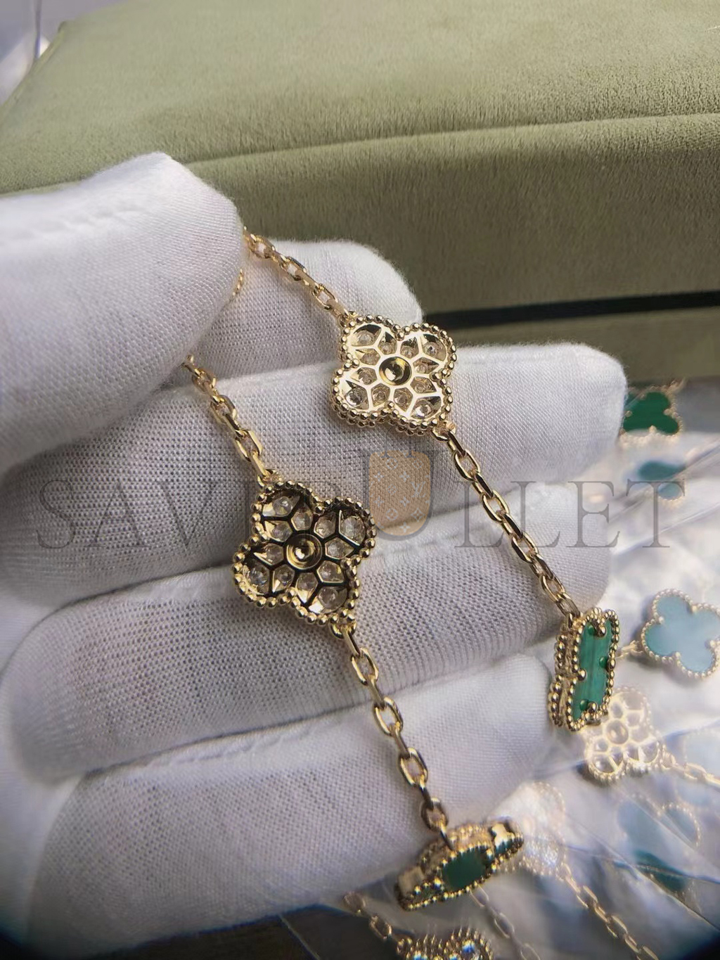 V*N CL*F arpels vintage alhambra bracelet, 5 motifs - yellow gold, diamond, malachite  vcaro7gq00