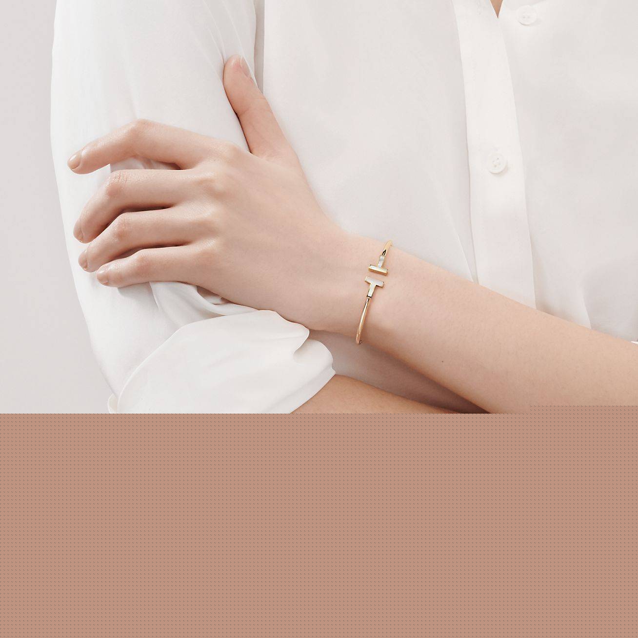 T*f*ny t wire bracelet in yellow gold with mother-of-pearl